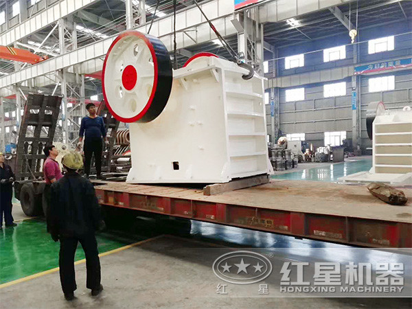 紅星機器的69顎破機現場發貨