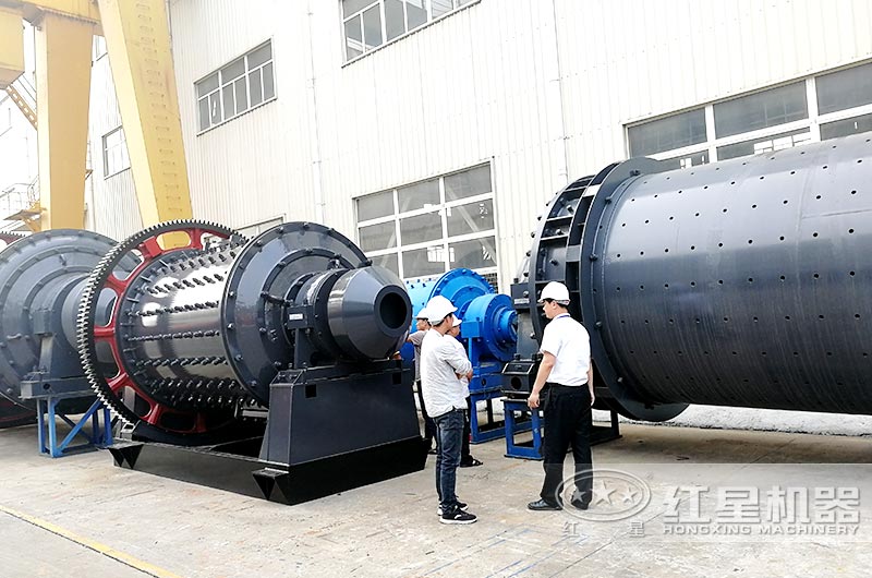 客戶參觀紅星機器小型球磨機